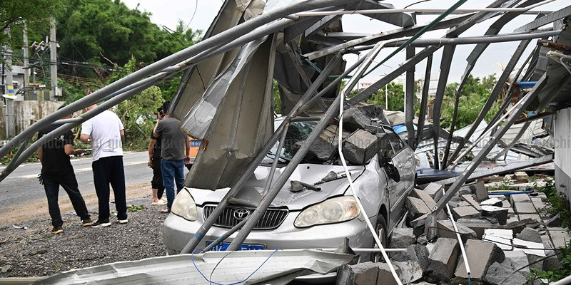 В результате торнадо на востоке Китая погиб один человек и пострадали 79 человек.